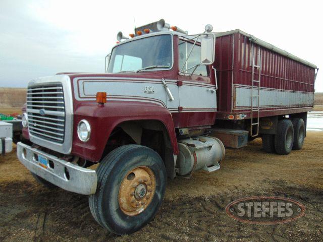 1979 Ford 9000_1.jpg